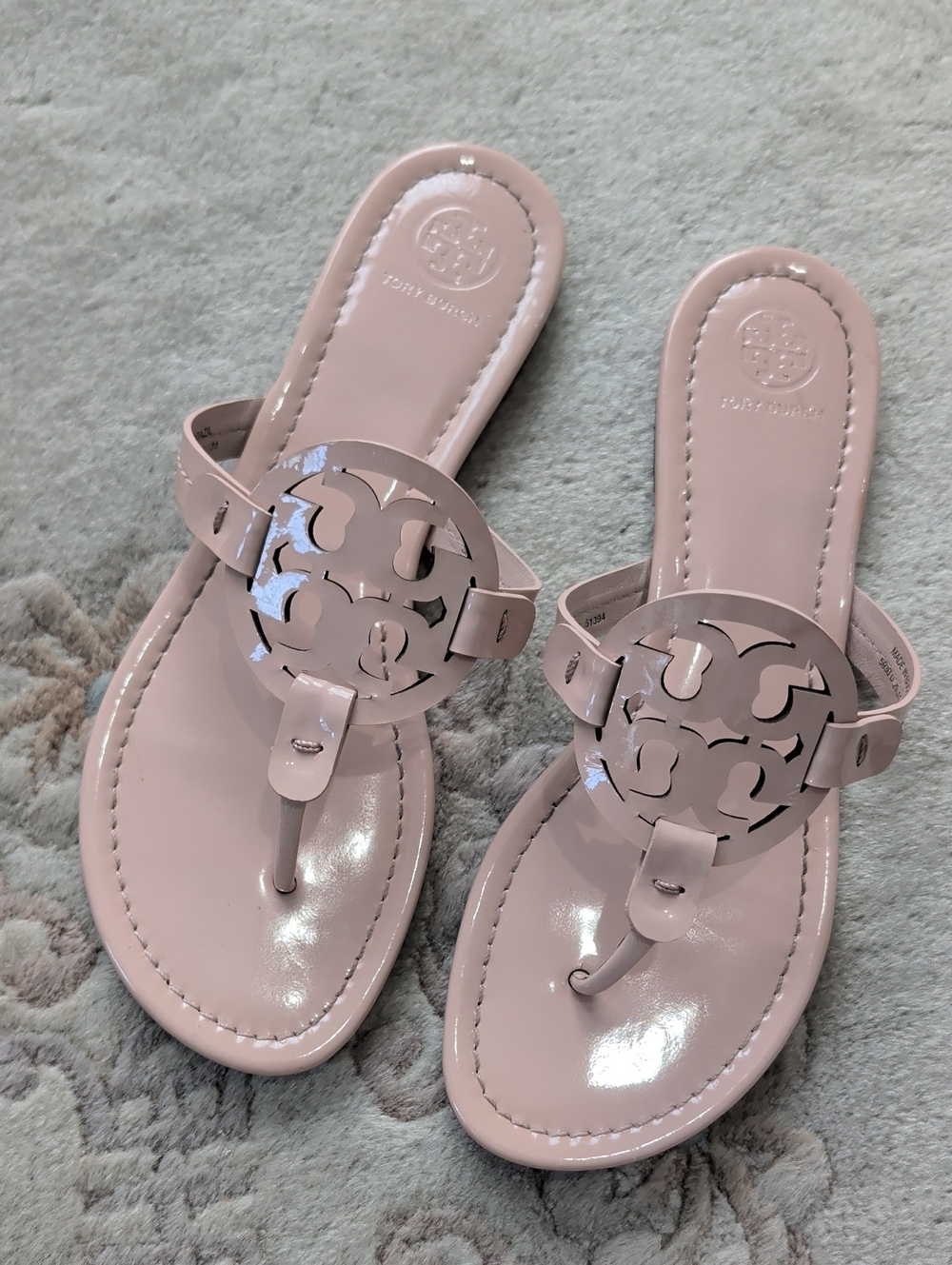✨ Tory Burch ✨ Miller Patent Logo Thong Sandals - Nude/Seashell Pink sz 8.5 EUC
